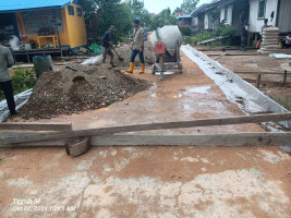 Kegiatan Semenisasi jalan Desa Long Lees tahun 2024